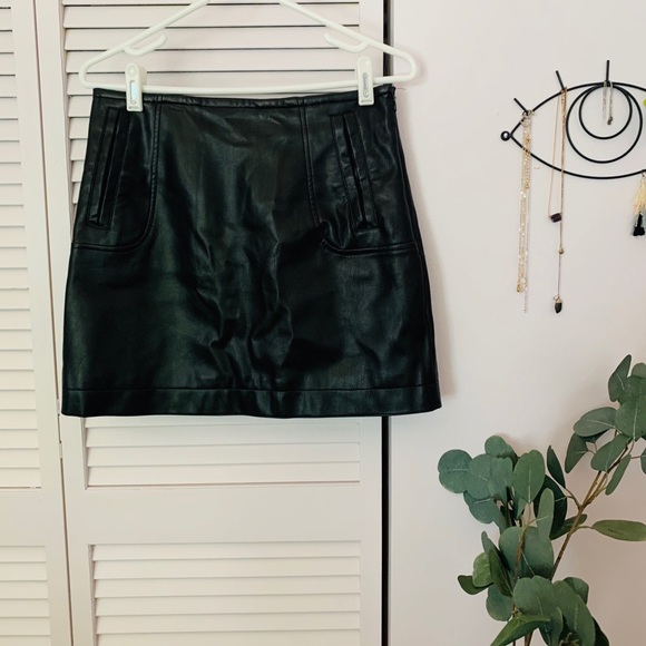 HM | Black leather skirt - Picture 1 of 3